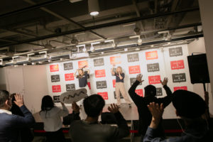 HMVのポロシャツで最後のリリイベをするダブルM(Finger Runs)