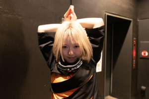 前日食べたリンゴを表現する朝倉みずほさん（Finger Runs）