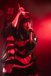 上か右かが分かりづらい鹿目あきさん(Finger Runs)