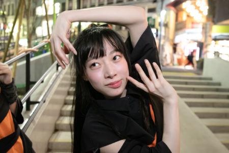 前日に食べた牛丼を表現する鹿目あきさん（Finger Runs）