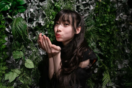 前日に飲んだ味噌汁を表現する鹿目あきさん（Finger Runs）